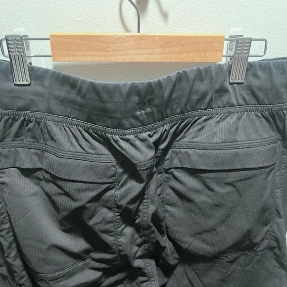 Lululemon Men’s Athletica Black Cargo Pants Relaxed Fit size Large EUC - Picture 6 of 7